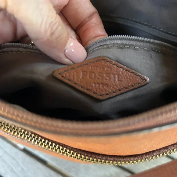 Fossil Vintage Brown Leather Small Medium Crossbody Bag Purse - Picture 3 of 9
